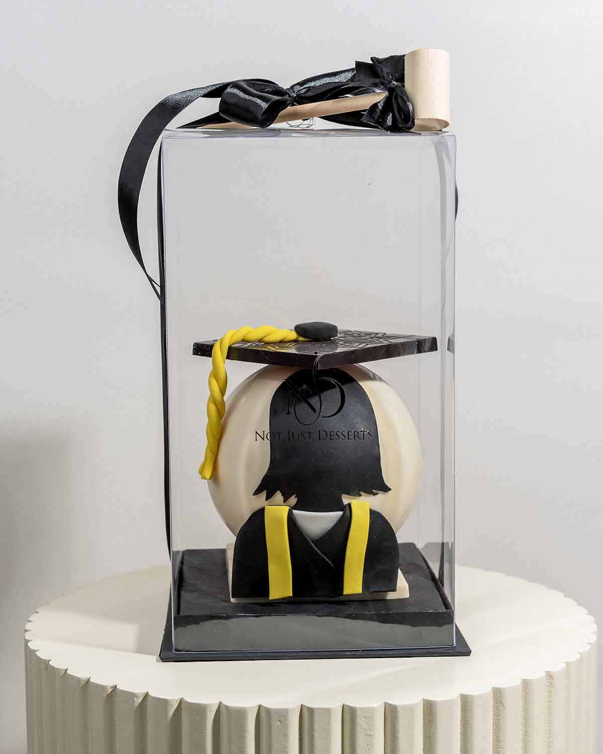 Graduation Theme Smash Ball GiftChocolate & ConfectioneryYour Gift Contains:• Graduation them smashable ball made with White chocolate• 10 assorted Milk Chocolate Truffles • Flavors: Pistachio, Hazelnut, Speculoos, Peanut Butter and Roche (more flavors av