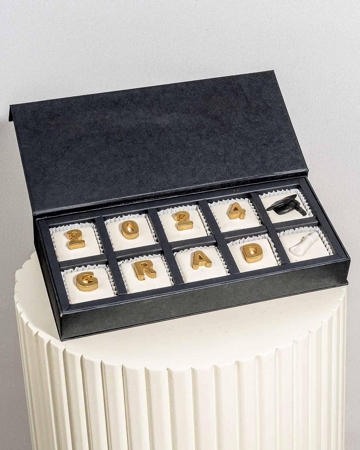 10 Graduation ChocolateChocolate & ConfectioneryYour Gift Contains:• 10 x Assorted White chocolate • Flavors: Pistachio, Hazelnut, Speculoos, Peanut Butter and Roche • Chocolate Weight: 160g• Box Size: 28x12x4cmHandling and Storage • Keep away from direct