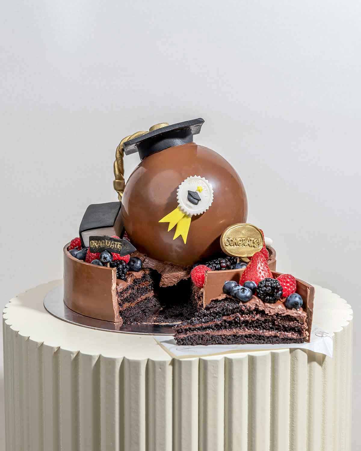 Chocolate Cake with Fresh FruitsChocolate & ConfectioneryYour Gift Contains:• Graduation Chocolate Cake with assorted fresh fruits• Blueberry, Blackberry, raspberry, strawberry• Cake Weight 1500gms• Chocolate Base Dimension: 22x22x28cm• Box Size: 25.5x25.