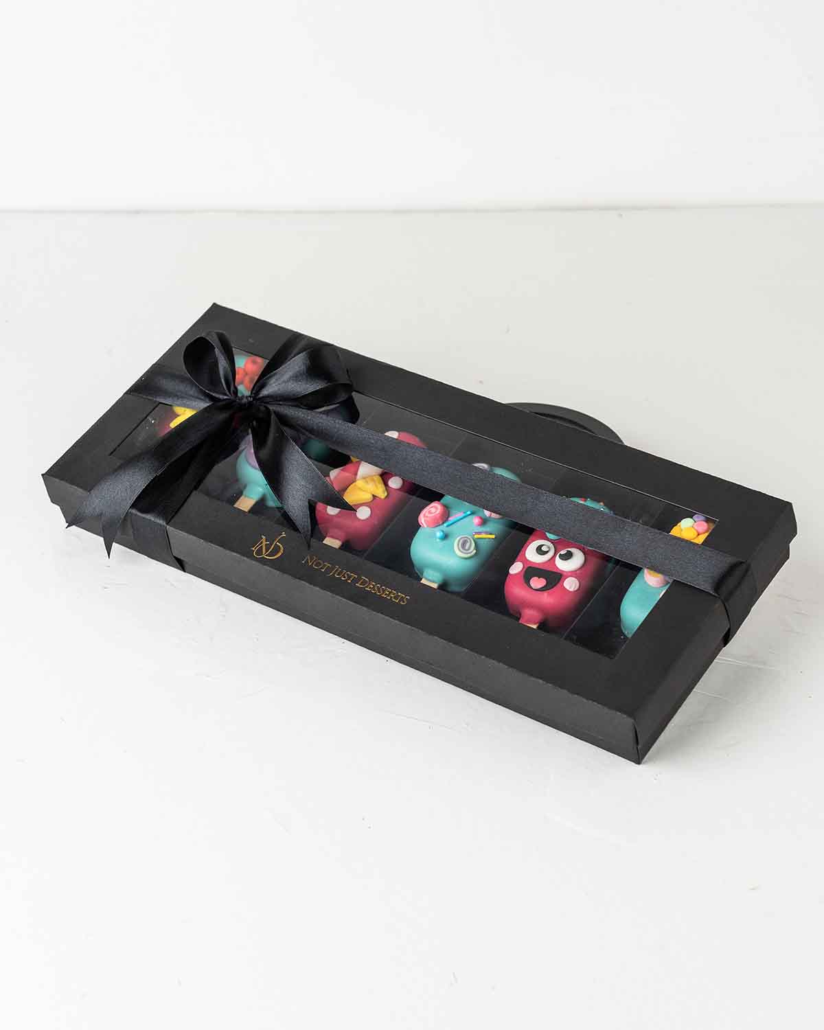 Cute Colorful Spooky CakesiclesChocolate & ConfectioneryYour Gift Contains:• 6 Halloween theme Cakesicles• Flavor: Chocolate/Vanilla/Red Velvet• Box Size: 35×14.5x4cmHandling and Storage • Keep away from direct heat and sunlight• Best stored between 12-18