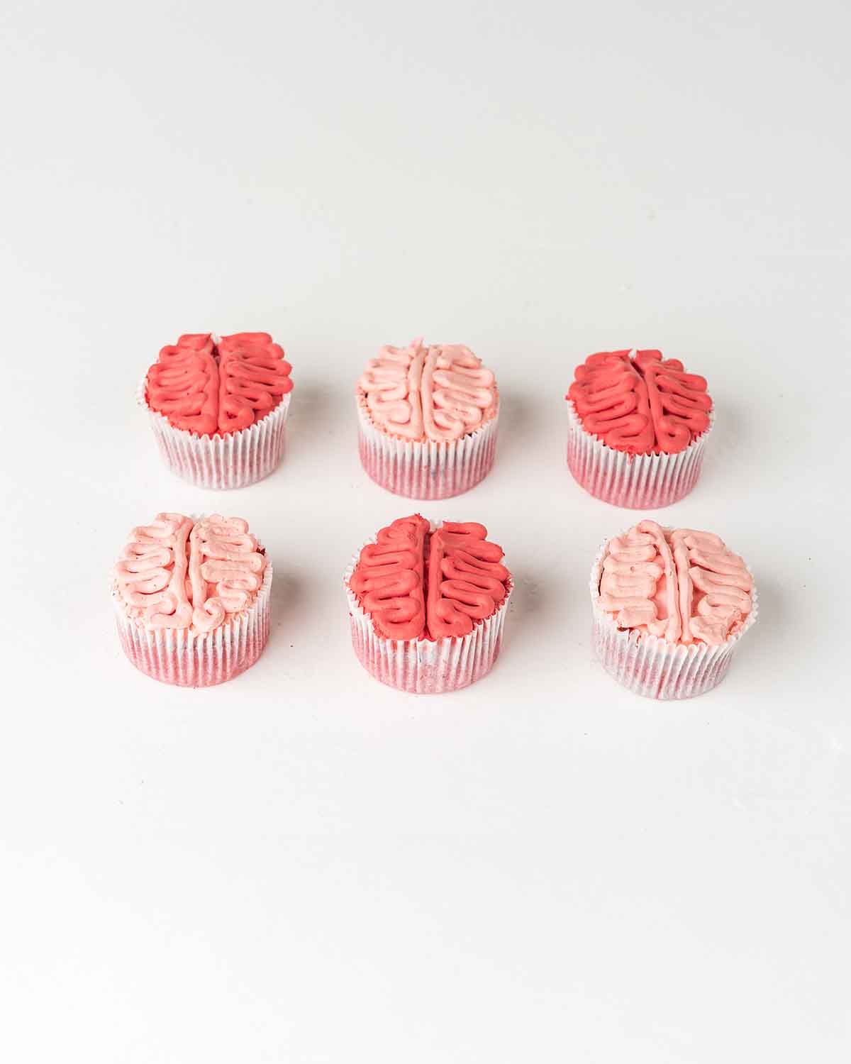 Zombie Brain CupcakesChocolate & ConfectioneryYour Gift Contains:• 6 Halloween Theme Cupcake• Flavor: Chocolate/Vanilla/Red Velvet• Box Size:24 x17x14cmHandling and Storage • Keep away from direct heat and sunlight• Best stored between 12-18 °C• Not suita