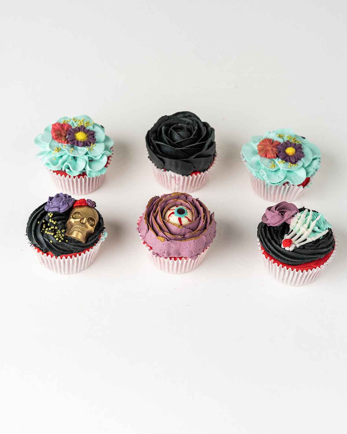 Skull and Eye CupcakesChocolate & ConfectioneryYour Gift Contains:• 6 Halloween Theme Cupcake• Flavor: Chocolate/Vanilla/Red Velvet• Box Size:24 x17x14cmHandling and Storage • Keep away from direct heat and sunlight• Best stored between 12-18 °C• Not suit