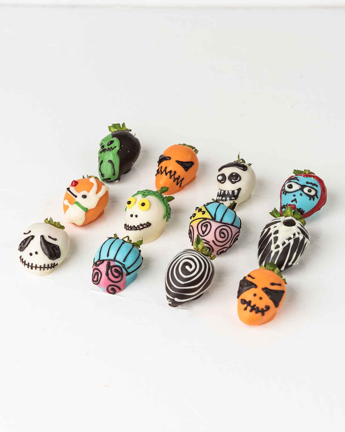 Halloween Assorted Characters StrawberriesChocolate & ConfectioneryYour Gift Contains:• 12 Halloween Theme Chocolate Covered Strawberries• Box Size: 24x18x4cmHandling and Storage • Keep away from direct heat and sunlight• Best stored between 12-18 °C• Str