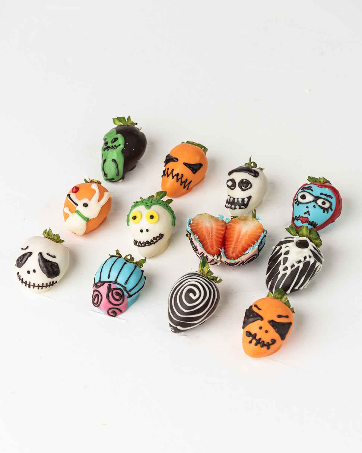 Halloween Assorted Characters StrawberriesChocolate & ConfectioneryYour Gift Contains:• 12 Halloween Theme Chocolate Covered Strawberries• Box Size: 24x18x4cmHandling and Storage • Keep away from direct heat and sunlight• Best stored between 12-18 °C• Str