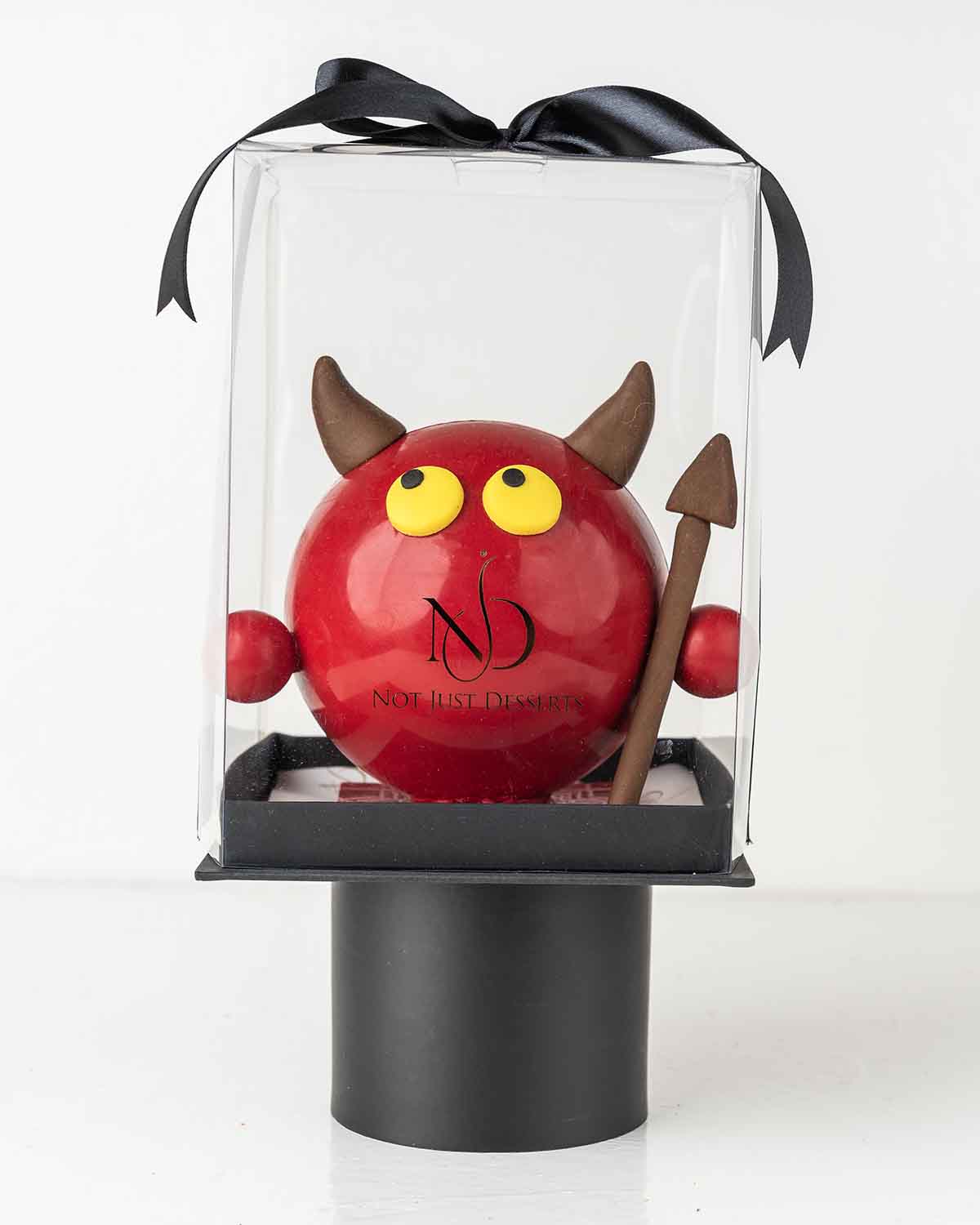 Smashable Red Devil ChocolateChocolate & ConfectioneryYour Gift Contains:• 3D Halloween Theme Smash Ball • 10 x Dark Chocolate Truffles filled in Pistachio, Hazelnut, Speculoos, Peanut Butter and Roche• Weight of Chocolate: approx. 600gms• Chocolate Size: