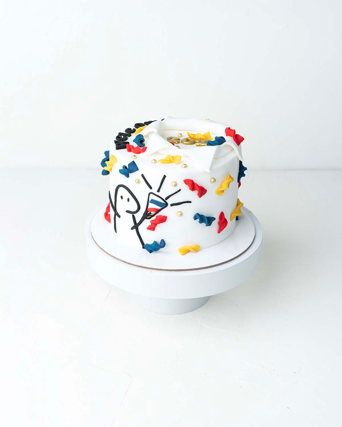 1KG NY Confetti CakeChocolate & ConfectioneryYour Gift Contains:• 1kg Happy New Year Confetti theme Cake• Flavor: Chocolate/Vanilla/Red Velvet• Box Size: 21x21x25Handling and Storage• Keep away from direct heat and sunlight• Best stored between 12-18 °C•