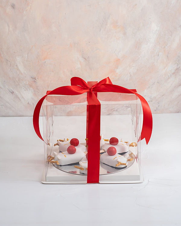 Red velvet Reindeer CakesiclesChocolate & ConfectioneryYour Gift Contains: • 6 pieces Christmas theme, Reindeer designed Red Velvet and Chocolate cakesicles • Box Size: 18x18x23.5cm Handling and Storage • Keep away from direct heat and sunlight • Best sto
