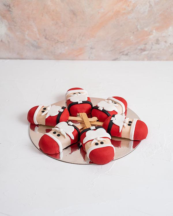 Santa's Favorite Cakesicles by NJDChocolate & ConfectioneryYour Gift Contains: • 6 pieces Christmas theme, Santa designed Red Velvet cakesicles • Box Size: 18x18x23.5cm Handling and Storage • Keep away from direct heat and sunlight • Best stored between 1
