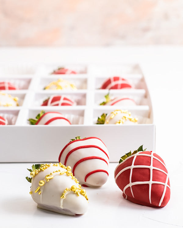 Christmas Special StrawberriesChocolate & ConfectioneryYour Gift Contains: • 16 pieces chocolate covered strawberries in holiday theme • Flavor: White and Colored Chocolate Handling and Storage • Keep away from direct heat and sunlight • Best stored betwe