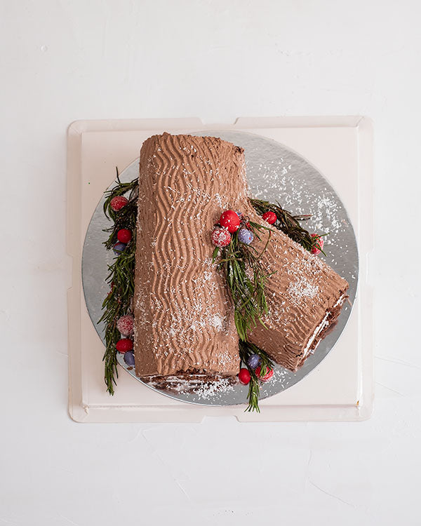 Yule log Cake by NJDChocolate & ConfectioneryYour Gift Contains: • 1kg classic chocolate cake with light creamy filling • Box Size: 20x20x30cm Handling and Storage • Keep away from direct heat and sunlight • Best stored between 12-18 °C • NOT Suitable for