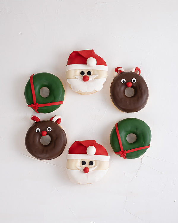 Santa and Reindeer Donuts by NJDChocolate & ConfectioneryYour Gift Contains: • 6 pieces chocolate covered Donuts designed in Christmas theme • Box Size: 24x18 x 5cm Handling and Storage • Keep away from direct heat and sunlight • Best stored between 12-18