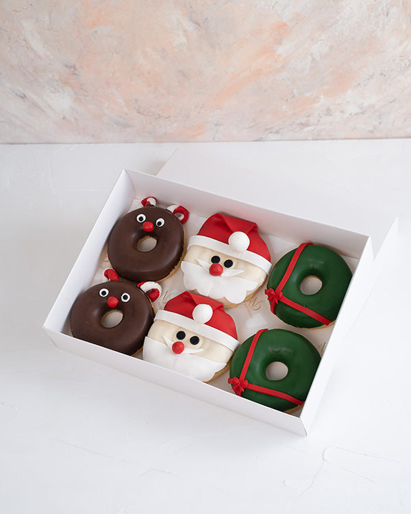 Santa and Reindeer Donuts by NJDChocolate & ConfectioneryYour Gift Contains: • 6 pieces chocolate covered Donuts designed in Christmas theme • Box Size: 24x18 x 5cm Handling and Storage • Keep away from direct heat and sunlight • Best stored between 12-18