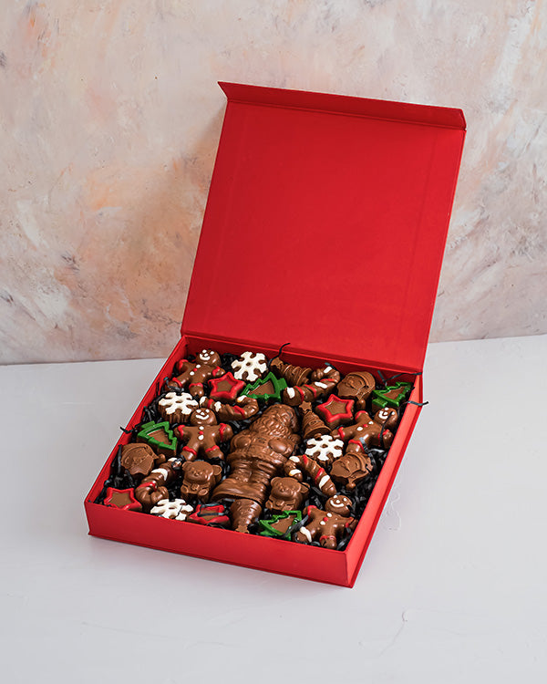 Assorted Xmas Collection by NJDChocolate & ConfectioneryYour Gift Contains: • 29 assorted Christmas theme chocolates • Flavors: Ganache, Praline, Biscoff, Speculoos, Roasted Nuts • Weight of Chocolate: Approx. 700grams • Box Size: 24x24x4cm Handling and S