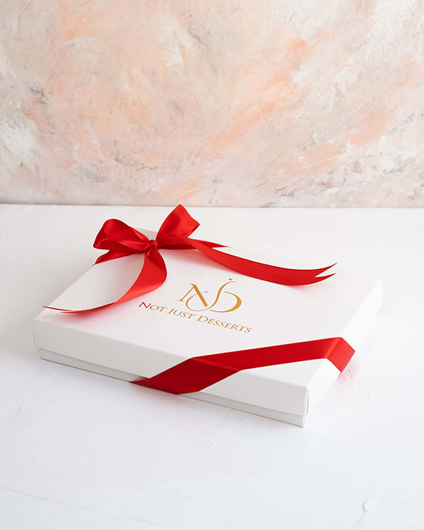 Mr. and Mrs. Santa Clause BerriesChocolate & ConfectioneryYour Gift Contains: • 12 pieces chocolate covered strawberries in Milk and colored chocolate • Box Size: 24x18x3.5cm Handling and Storage • Keep away from direct heat and sunlight • Consume within