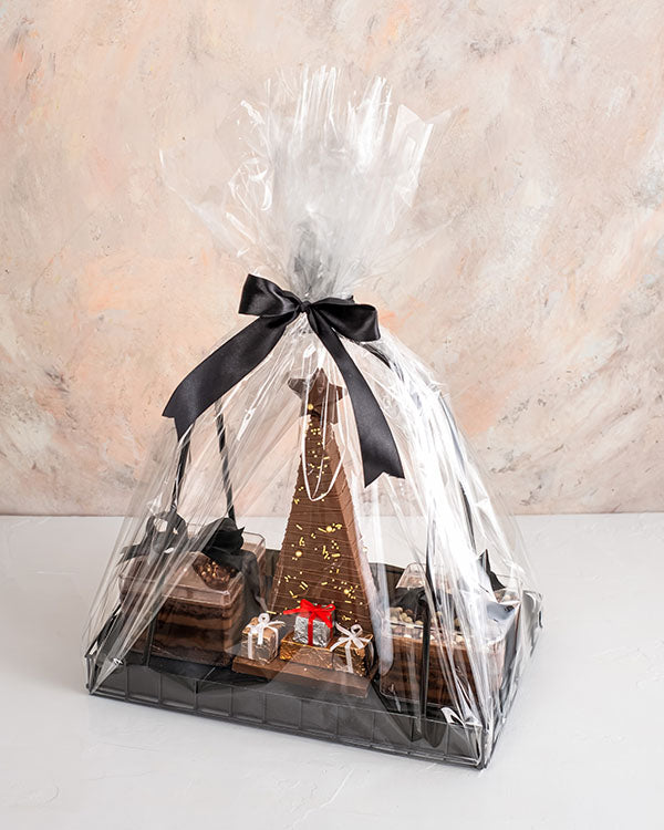Jar Cakes and Chocolate Tree HamperChocolate & ConfectioneryYour Gift Contains: • Christmas tree chocolate bar with Pistachio and Biscoff filling: approx. 400grams • 2 Jar cake in Ferrer and Chocolate Ganache flavors • Weight of Jar cake: 250grams each •