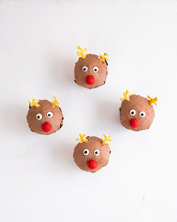 Reindeer Cupcakes by NJDChocolate & ConfectioneryYour Gift Contains: • 4 chocolate flavor cupcakes with Chocolate ganache dressing designed as Reindeer • Box Size: 18x18x14cm Handling and Storage • Keep away from direct heat and sunlight • Best stored bet