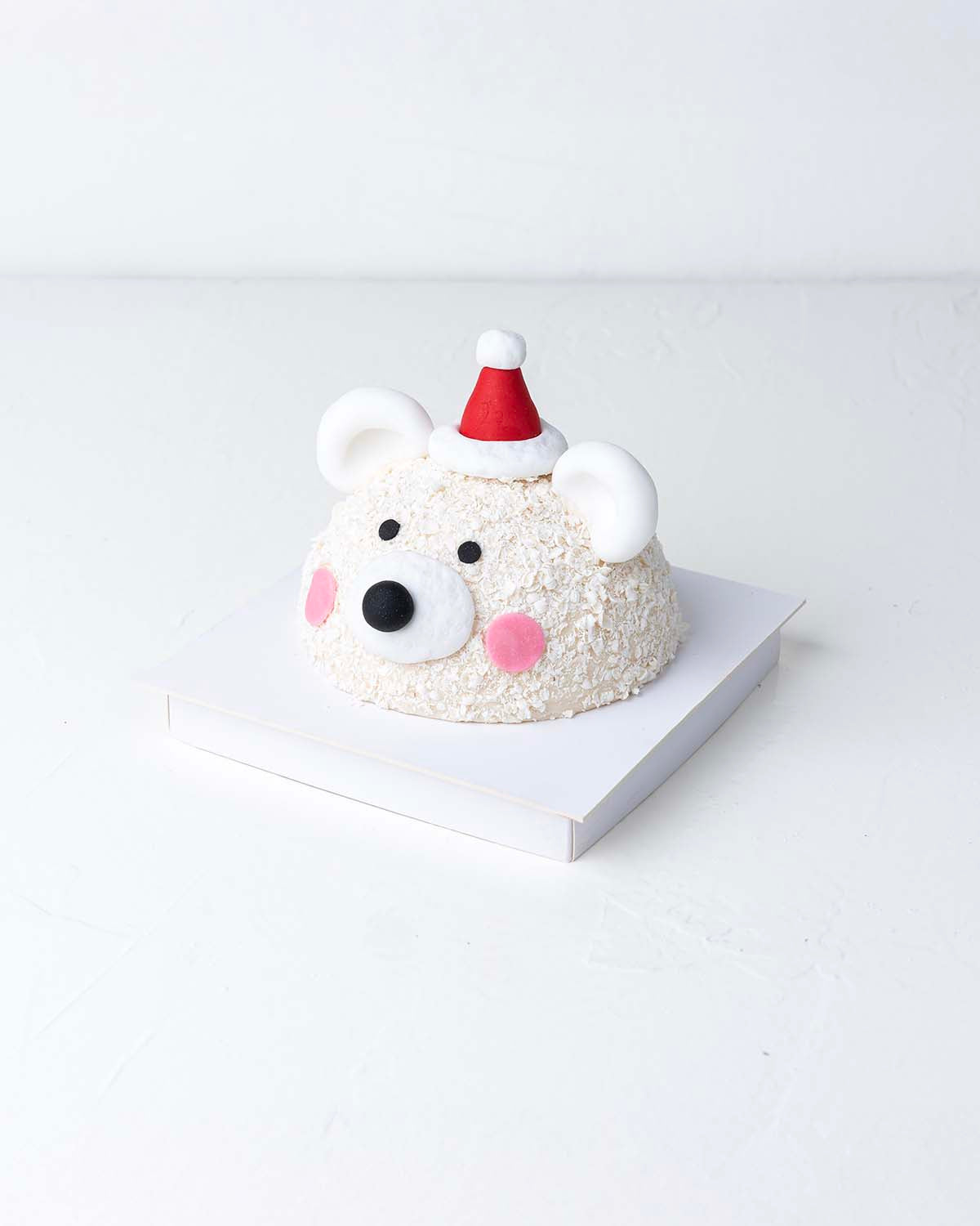 Polar Bear Smash ChocolateChocolate & ConfectioneryYour Gift Contains:• 500grams Pinata Polar Bear• 10 assorted milk chocolate truffles• Flavors: Pistachio, Hazelnut, Speculoos, Peanut Butter and Roche• Wooden Hammer x 1• Box Size: 23x23x26 cmHandling and