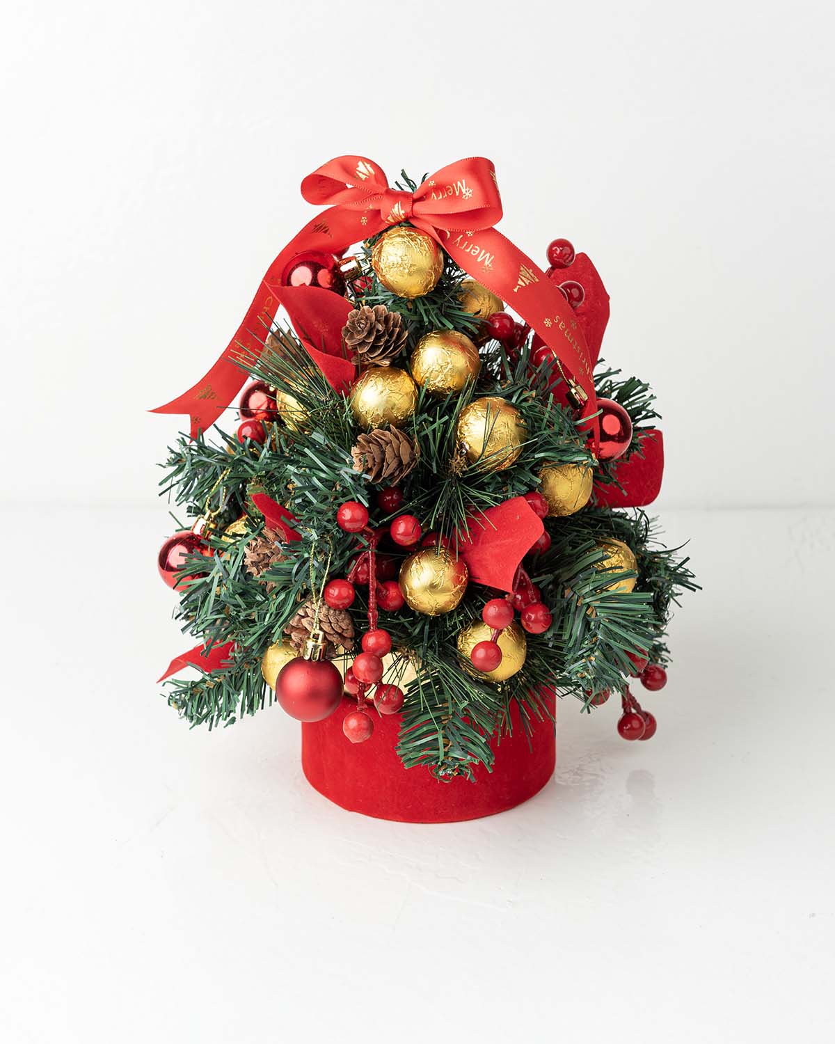 Christmas Tree with Edible BaublesChocolate & ConfectioneryYour Gift Contains:• Truffles Christmas Tree• 20 Assorted Chocolate Truffles• Flavors: Pistachio, Hazelnut, Speculoos, Peanut Butter and Roche • Size of box: : 12x12x28cmHandling and Storage• Keep