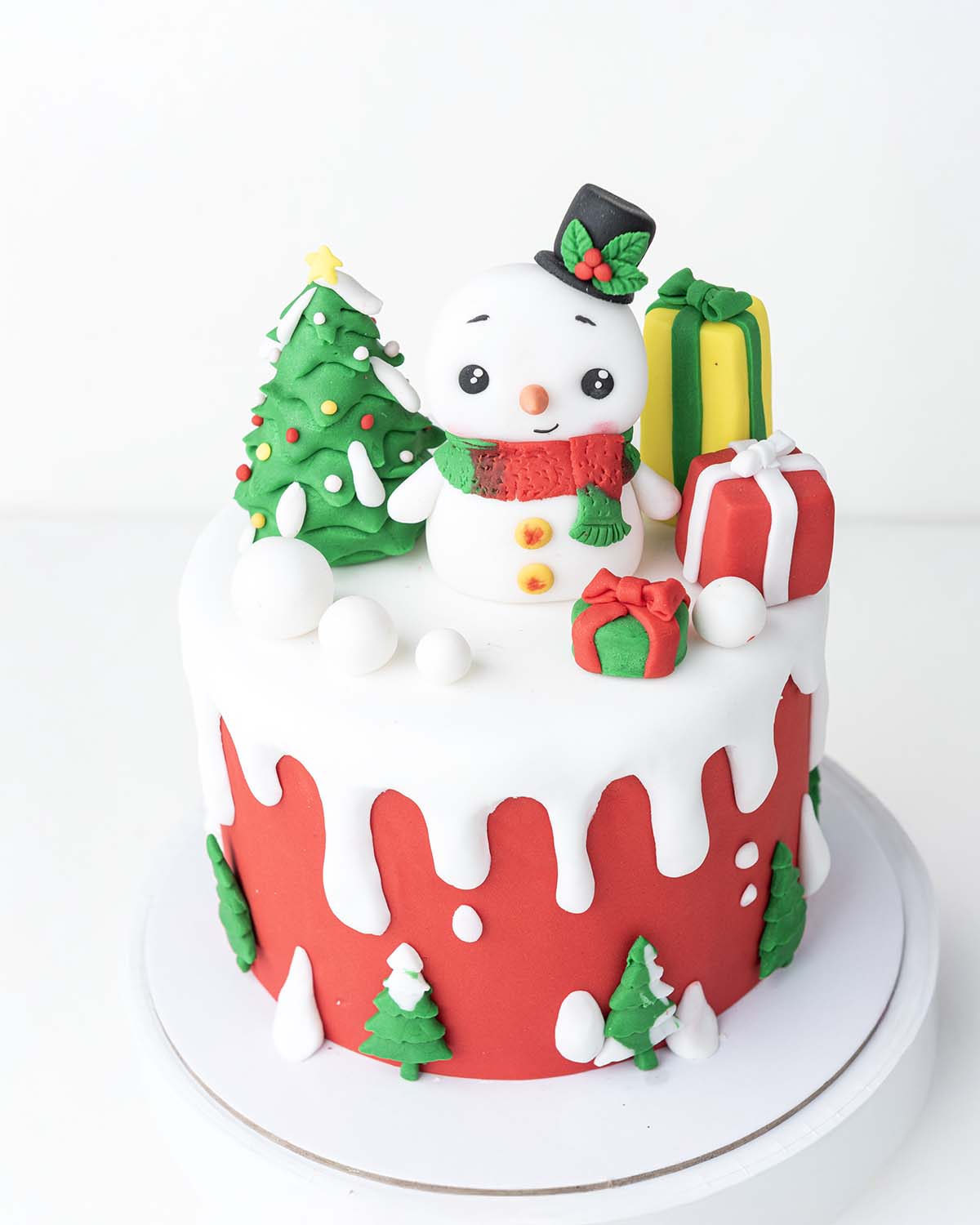 Holiday Season CakeChocolate & ConfectioneryYour Gift Contains:• 1kg Cute Snowman Cake• Flavor: Chocolate/Vanilla/Red Velvet• Box Size: 21x21x25cmHandling and Storage• Keep away from direct heat and sunlight• Best stored between 12-18 °C• Not Suitable for