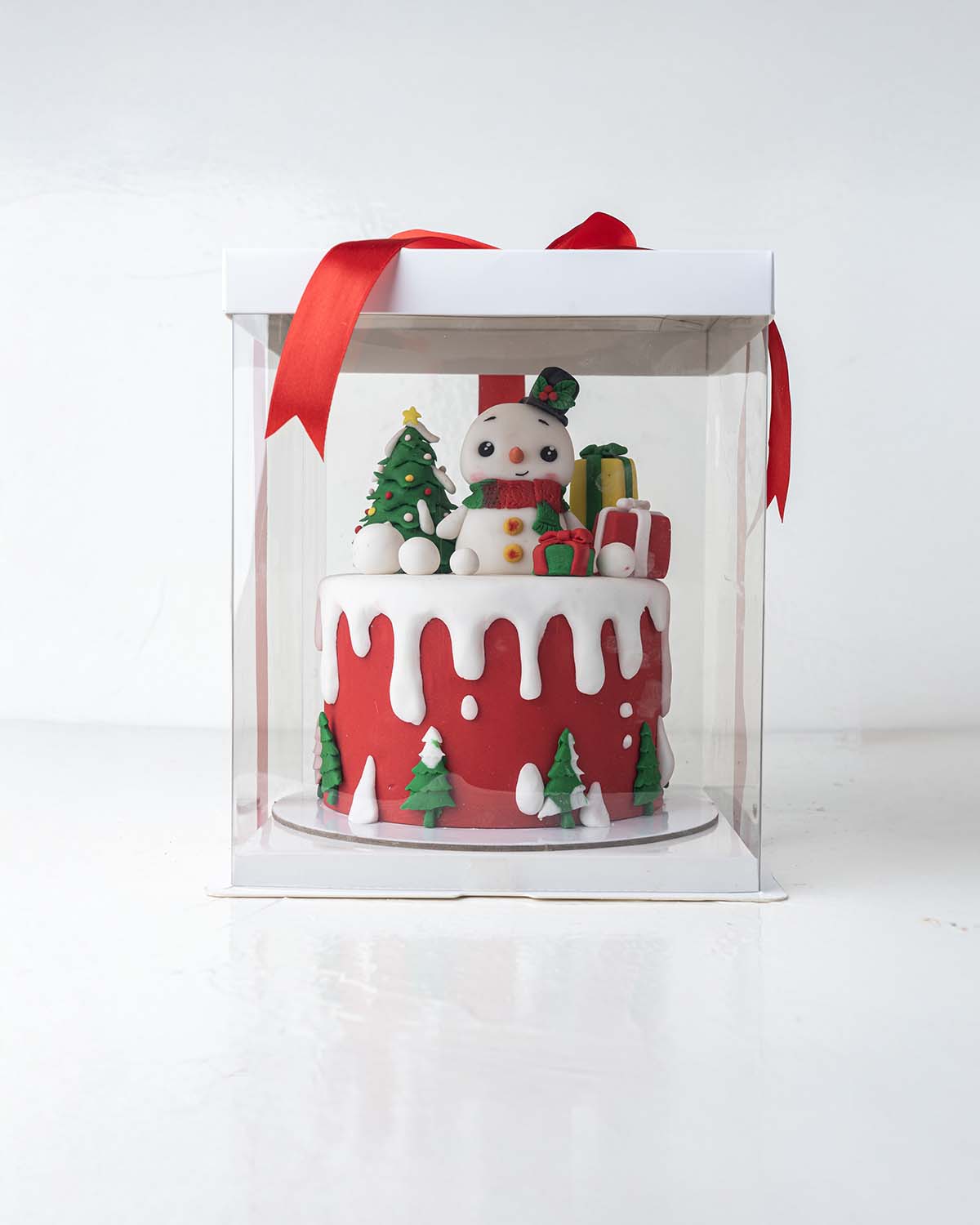 Holiday Season CakeChocolate & ConfectioneryYour Gift Contains:• 1kg Cute Snowman Cake• Flavor: Chocolate/Vanilla/Red Velvet• Box Size: 21x21x25cmHandling and Storage• Keep away from direct heat and sunlight• Best stored between 12-18 °C• Not Suitable for