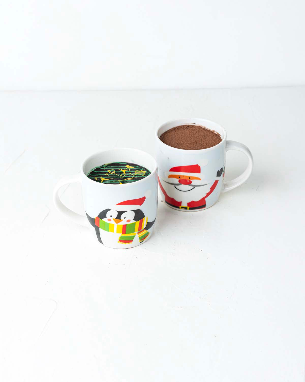 Xmas Mug CakeChocolate & ConfectioneryYour Gift Contains:* Dream Cake Mug : 250gms chocolate ganache and cream cake* Kunafa Pistachio Cake Mug : 250 chocolate Kunafa pistachio cream crispy chocolate on top* Flavor: Chocolate/Kunafa Pistachio* Box Size: 7x