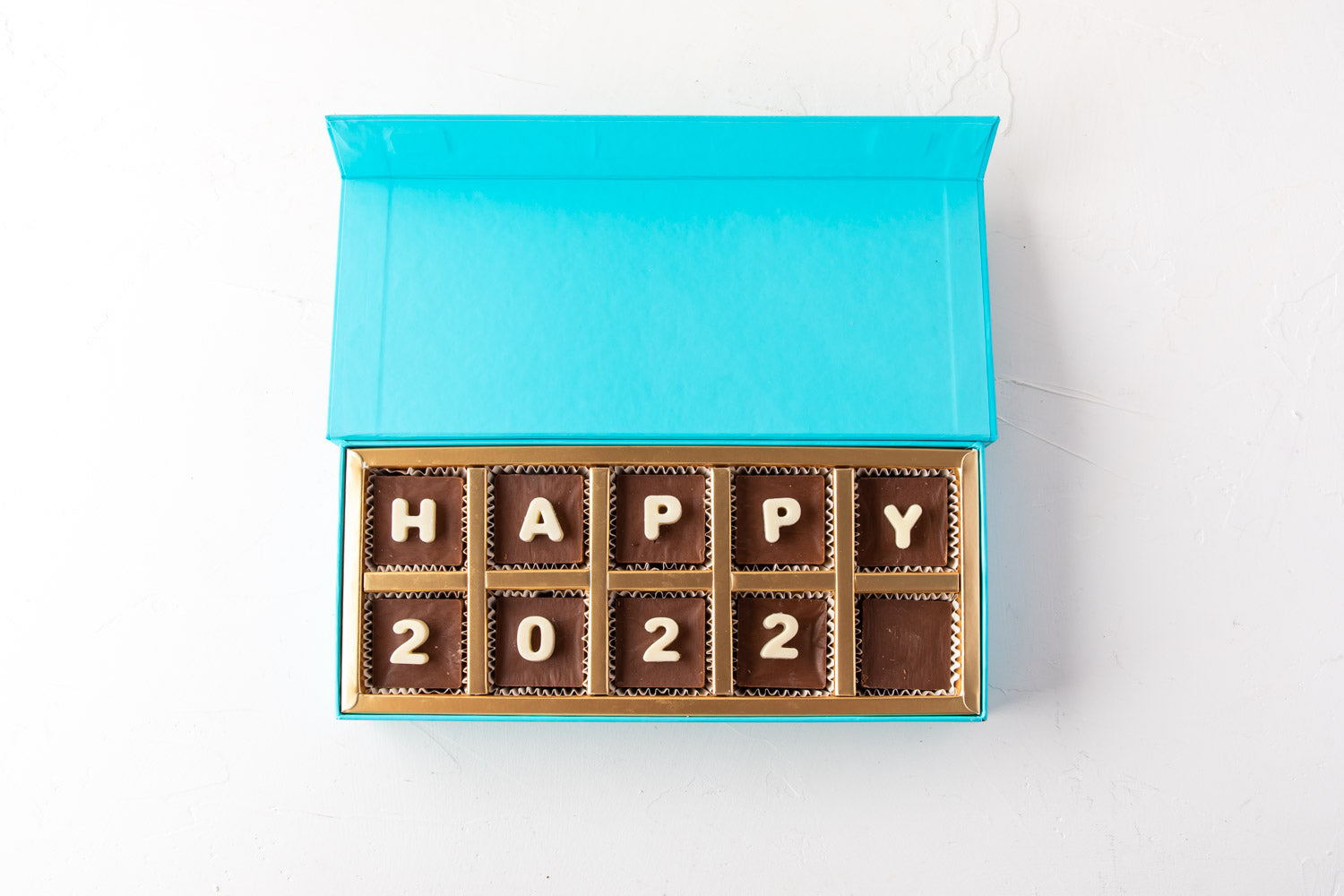 Assorted New Year Greeting Box by NJDChocolate & ConfectioneryYour Gift Contains: • 10 pieces assorted chocolates with message Happy 2022 Box Size: LxBxH: 25x12x4cm HANDLING AND STORAGE Keep away from direct heat and sunlight Best stored between 15-20 °C