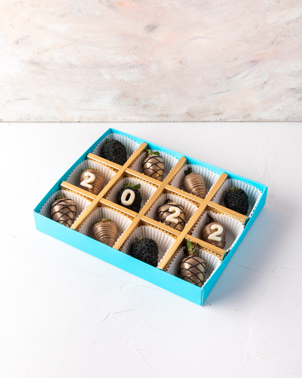 12pcs New Year Greens by NJDChocolate & ConfectioneryYour Gift Contains: • 12 pieces assorted strawberries covered in Milk and Dark chocolate strawberries with text 2022 Box Size: LxBxH: 24x18x4cm HANDLING AND STORAGE Keep away from direct heat and sunlig