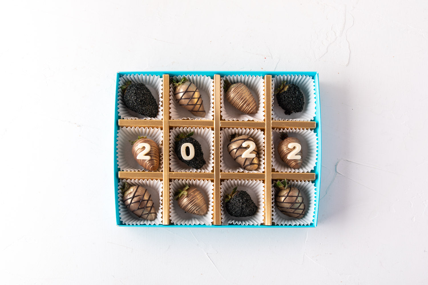 12pcs New Year Greens by NJDChocolate & ConfectioneryYour Gift Contains: • 12 pieces assorted strawberries covered in Milk and Dark chocolate strawberries with text 2022 Box Size: LxBxH: 24x18x4cm HANDLING AND STORAGE Keep away from direct heat and sunlig