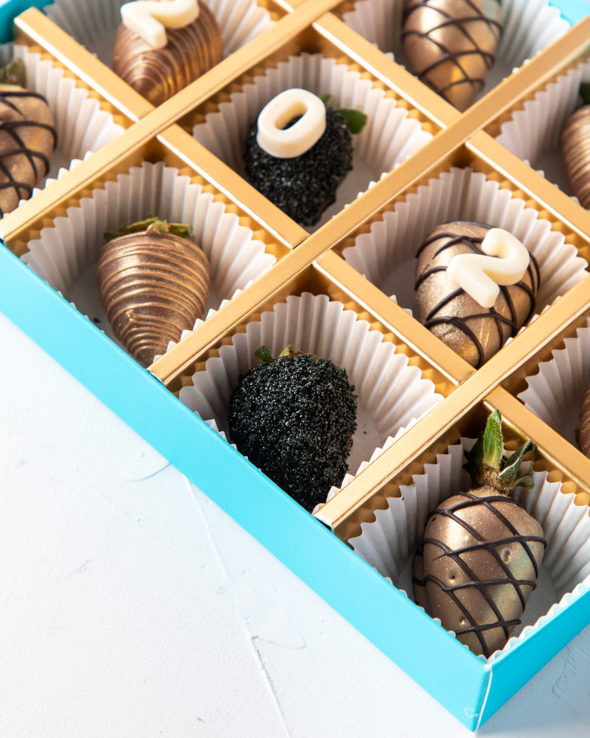 12pcs New Year Greens by NJDChocolate & ConfectioneryYour Gift Contains: • 12 pieces assorted strawberries covered in Milk and Dark chocolate strawberries with text 2022 Box Size: LxBxH: 24x18x4cm HANDLING AND STORAGE Keep away from direct heat and sunlig