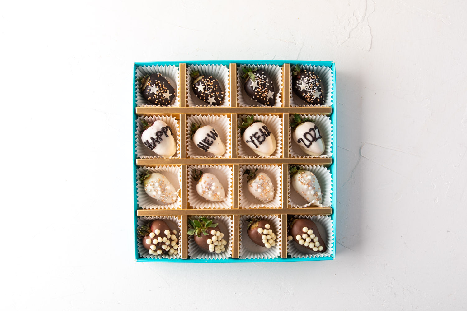 16pcs New Year Greens by NJDChocolate & ConfectioneryYour Gift Contains: • 16 pieces chocolate covered strawberries • 4 pieces dark chocolate strawberries • 4 pieces milk chocolate strawberries with rice Krispy • 8 white chocolate strawberries Box Size: L