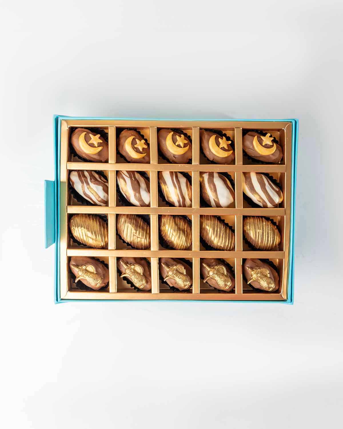 2024 Dates Collection by NJDChocolate & ConfectioneryYour Gift Contains:• 20 x Milk Chocolate covered hand designed Dates• Box Size: 24x18x4cmHandling and Storage • Keep away from direct heat and sunlight• Best stored between 12-18 °C• Strawberries shelf