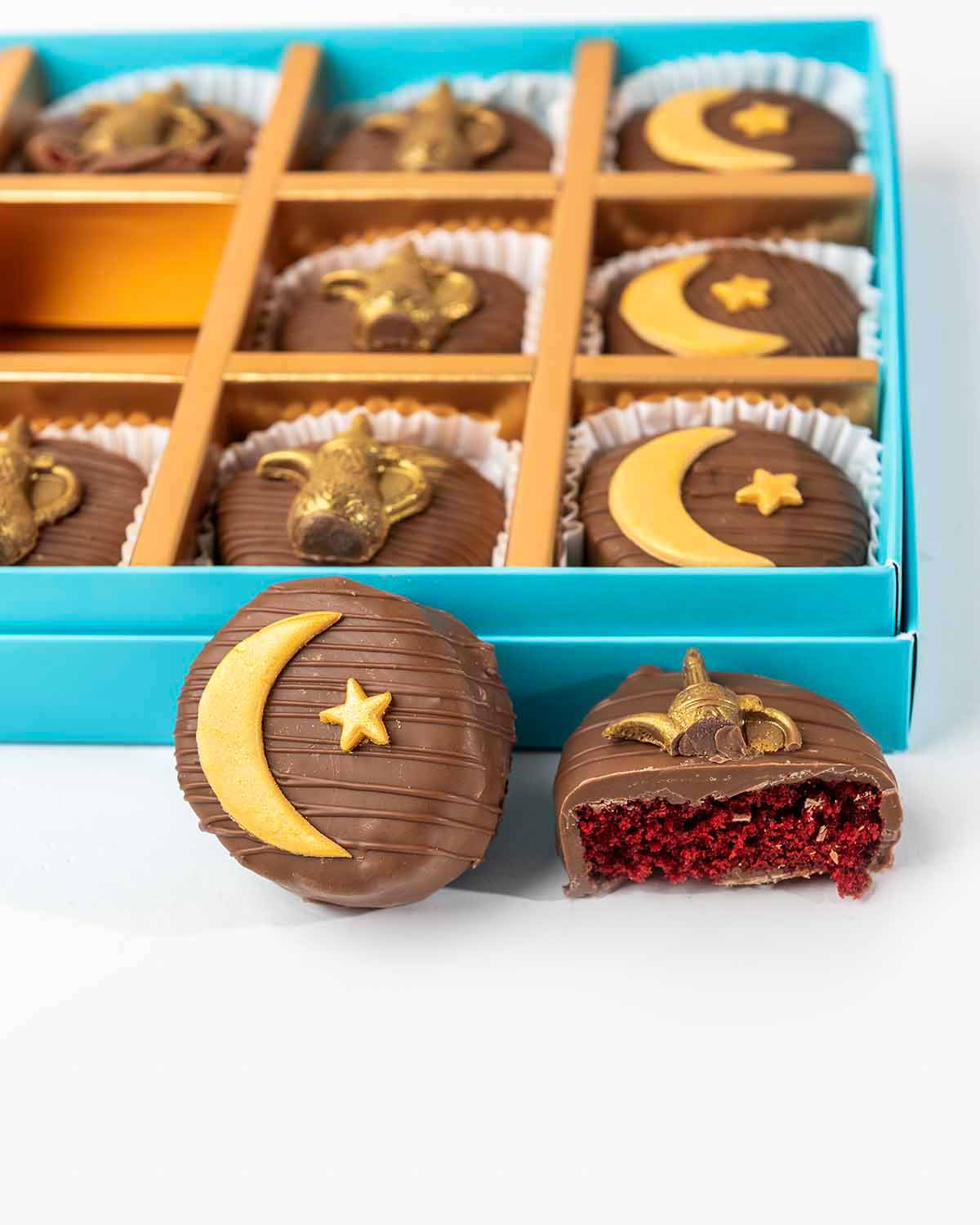 Ramadan Theme Chocolate covered Cake bites by NJDChocolate & ConfectioneryYour Gift Contains:• 12 x Ramadan theme Milk chocolate covered cake bites• Cake Flavors: Chocolate/Vanilla/Red Velvet• Box Size: 24x18x4cmHandling and Storage • Keep away from direc