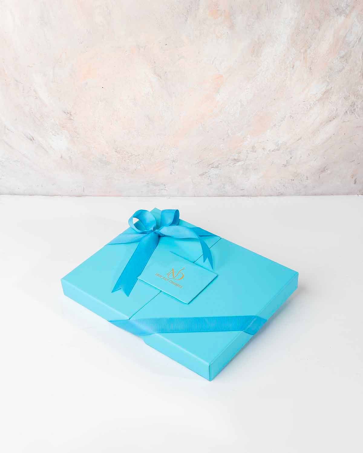 Ramadan Theme Chocolate covered Cake bites by NJDChocolate & ConfectioneryYour Gift Contains:• 12 x Ramadan theme Milk chocolate covered cake bites• Cake Flavors: Chocolate/Vanilla/Red Velvet• Box Size: 24x18x4cmHandling and Storage • Keep away from direc