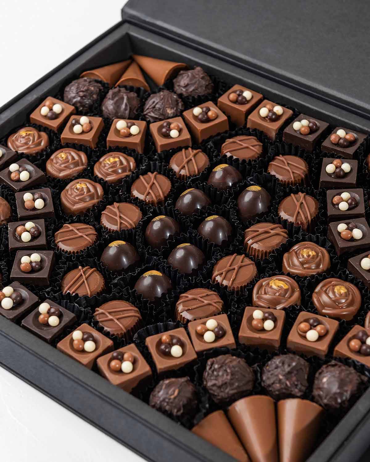 84 Assorted Chocolates by NJDChocolate & ConfectioneryYour Gift Contains:• 84 x Assorted Milk and Dark Chocolates • Flavors: Pistachio, Hazelnut, Speculoos, Peanut Butter, Roche, Cappuccino Cream, Dark Chocolate Cream, Raffaello, Salted Caramel• Chocolate