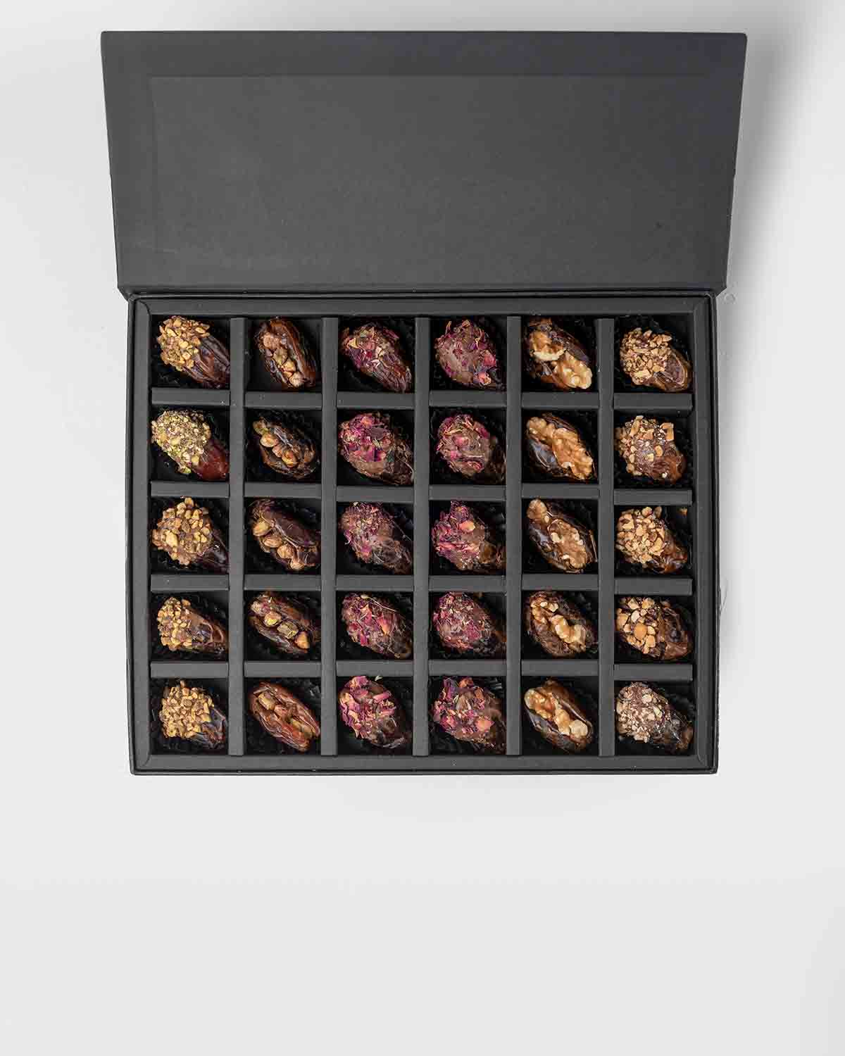 Premium Majdoul Dates Gift Box by NJD