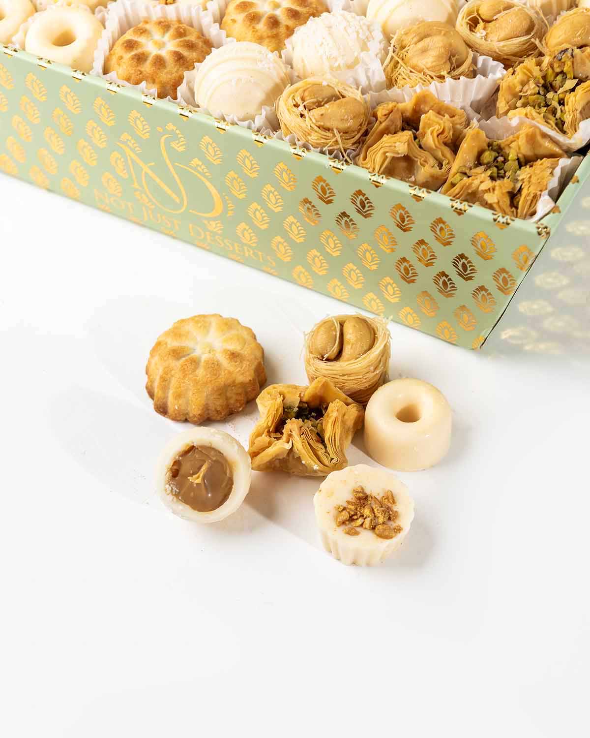 Truffles, Chocolates and Assorted Arabic Desserts by NJDChocolate & ConfectioneryYour Gift Contains:• 6 x Bookaj Pistachio• 8 x Bul Bul Cashew Baklawa• 11 x White Chocolate assorted Truffles • 11 x Mamoul with Dates• 25 x White assorted chocolates• Box Si
