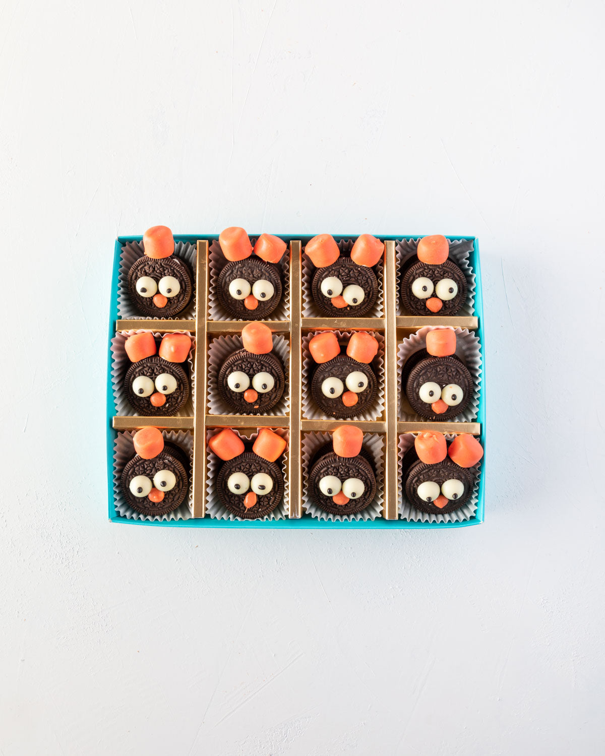 Turkeys in a box by NJDChocolate & ConfectioneryYOUR GIFT CONTAINS 12pcs Oreo Turkeys, white chocolate and marshmallows Flavors: Oreos, Chocolate and Marshmallows Box dimensions: LxBxH: 24x18.5x3.5cm HANDLING AND STORAGE Keep away from direct heat and sun