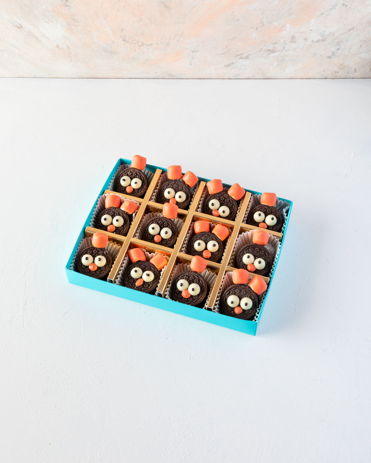 Turkeys in a box by NJDChocolate & ConfectioneryYOUR GIFT CONTAINS 12pcs Oreo Turkeys, white chocolate and marshmallows Flavors: Oreos, Chocolate and Marshmallows Box dimensions: LxBxH: 24x18.5x3.5cm HANDLING AND STORAGE Keep away from direct heat and sun