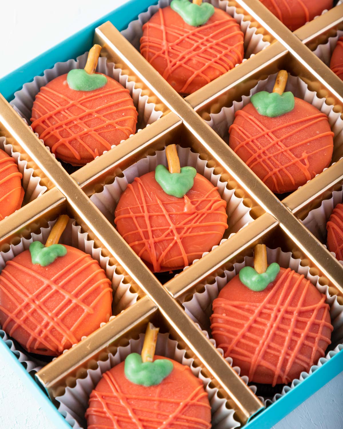 Thanksgiving Oreos by NJDChocolate & ConfectioneryYOUR GIFT CONTAINS 12pcs white chocolate covered Oreos hand designed with colors of the Fall Flavors: Oreos and Colored chocolate Box dimensions: LxBxH: 24x18.5x3.5cm HANDLING AND STORAGE Keep away from di