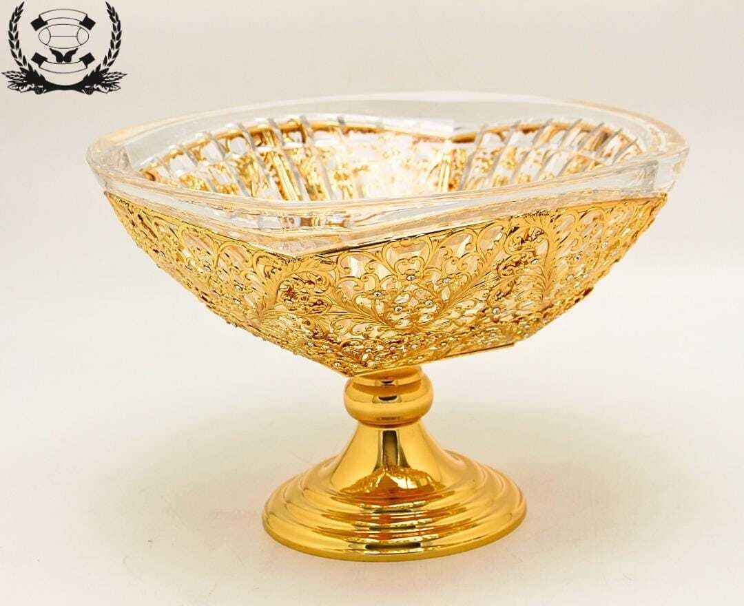 Elegant Gold & Glass Pedestal Bowl – Perfect for Serving & Home DecorKitchen StorageAdd a touch of elegance to any occasion with the Elegant Gold & Glass Pedestal Bowl. Designed for both serving and home decor, this bowl is perfect for displaying your fav