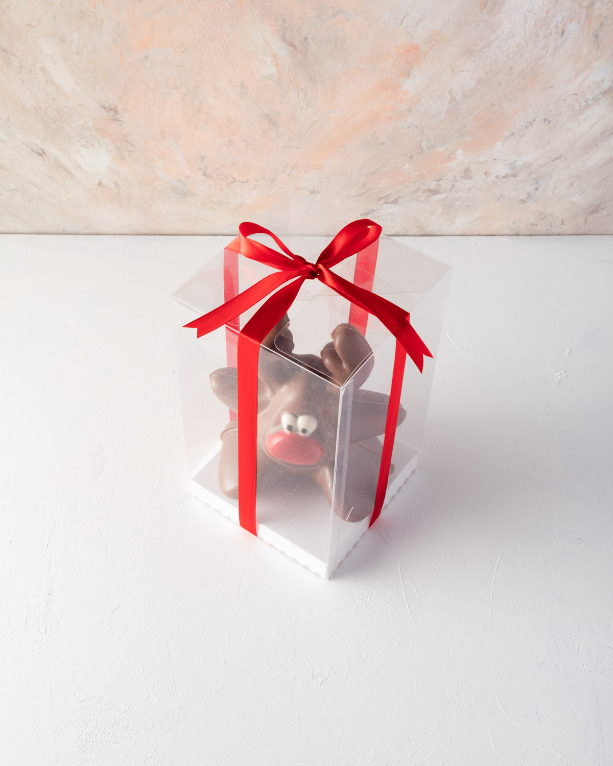 Rudolph the Edible DeerChocolate & ConfectioneryYOUR GIFT CONTAINS Approx 400gms pure Belgian milk chocolate Reindeer decorated with colored chocolate Chocolate Dimensions: LxBxH: 13x7x18cm Flavors: Pure Belgian Milk chocolate and Color chocolate Box dime