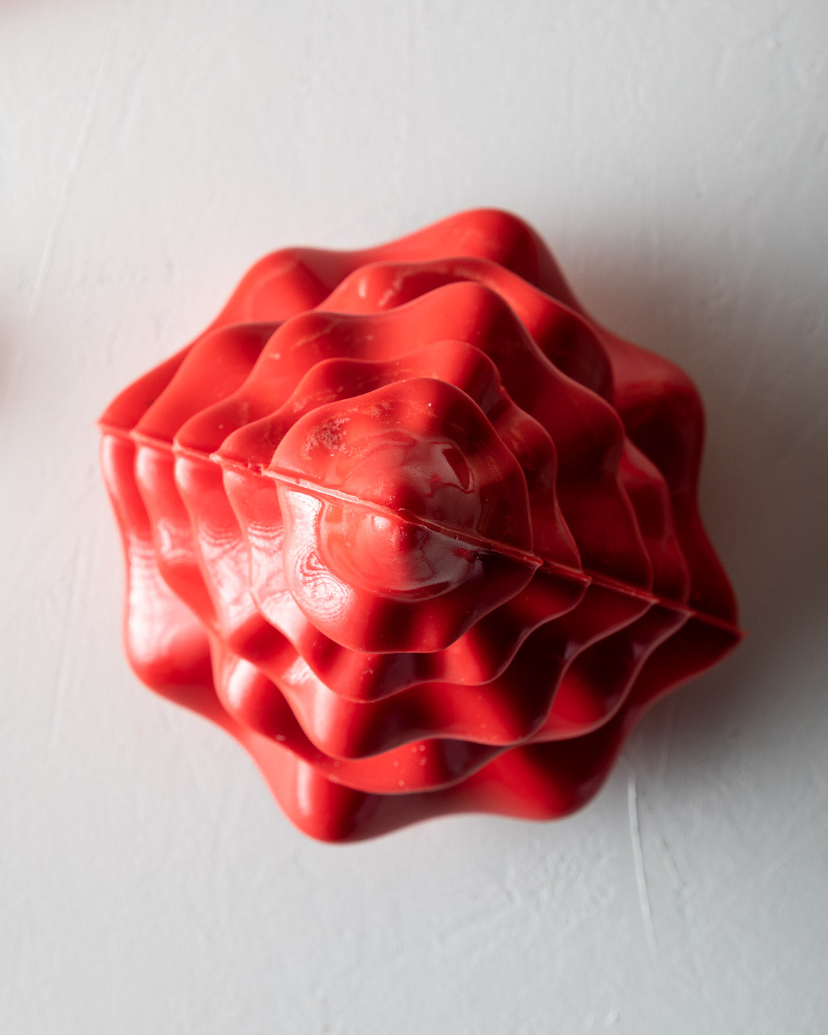 Tutu Edible Xmas Tree by NJDChocolate & ConfectioneryYOUR GIFT CONTAINS An elegant and shining Christmas Tree made with milk and colored chocolate weighing approx 750gms Chocolate Dimensions: LxBxH: 17x17x20cm Flavors: Pure Belgian Milk chocolate and Colo