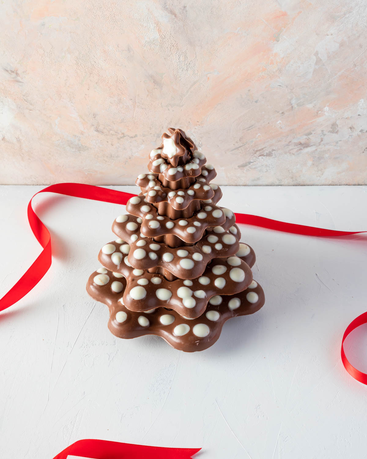 Christmas Kringle TreeChocolate & ConfectioneryYOUR GIFT CONTAINS Lots of levels to be decorated using your imagination for a modern 20cm tall Xmas tree weighing approx 850gms Chocolate Dimensions: LxBxH: 16x16x20cm Flavors: Pure Belgian Milk chocolate an
