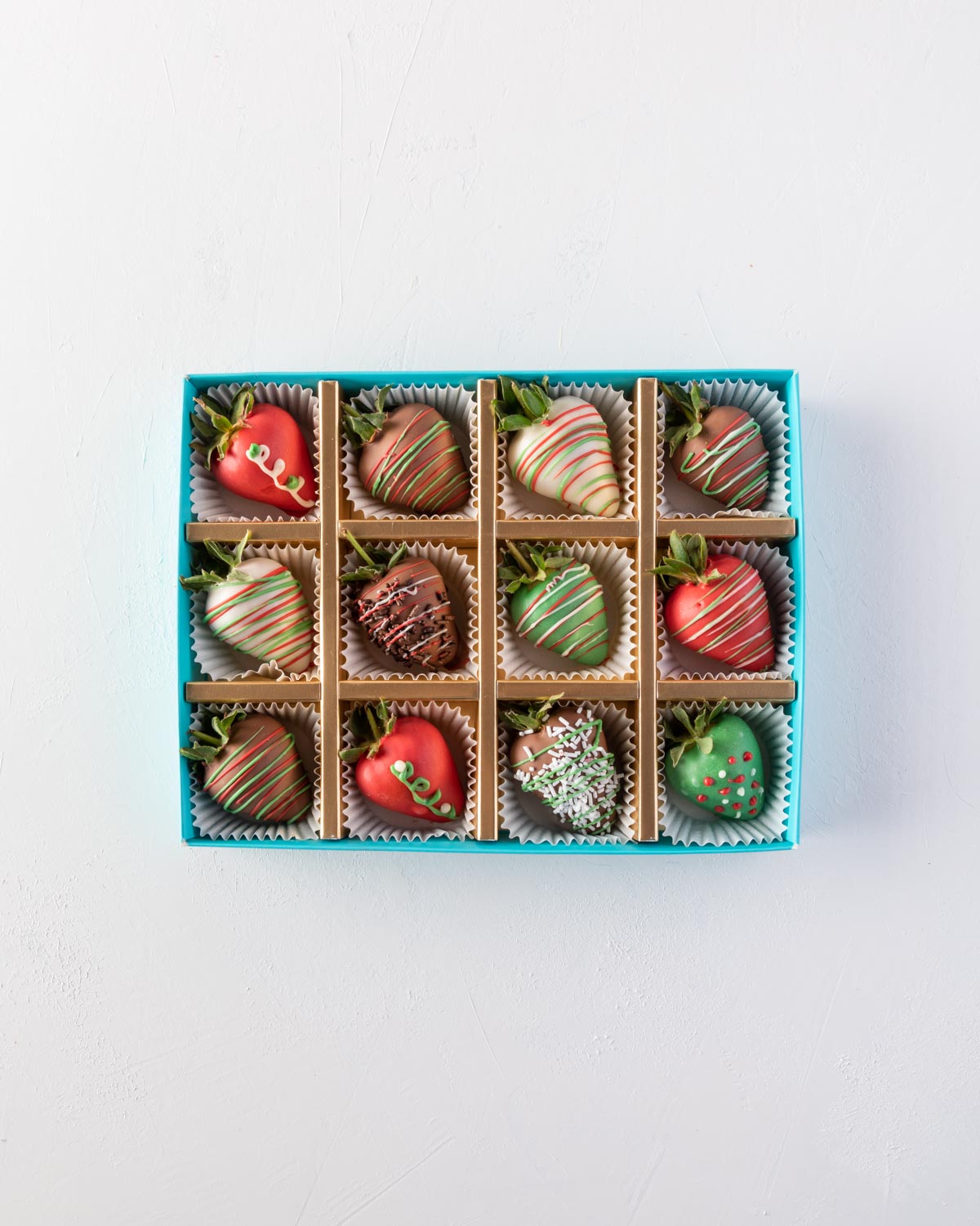 12pcs Christmas StrawberriesChocolate & ConfectioneryYOUR GIFT CONTAINS 12pcs chocolate covered strawberries designed in Xmas theme Flavors: Milk and colored chocolate covered fresh strawberries Box dimensions: LxBxH: 24x18.5x3.5cm HANDLING AND STORAGE Ke