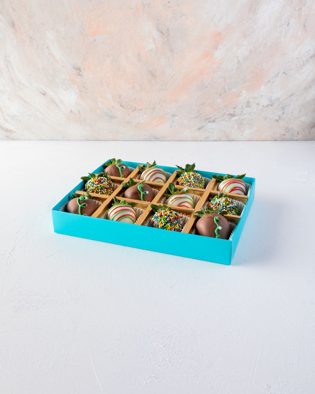 12pcs Xmas Chocolate Strawberry by NJDChocolate & ConfectioneryYOUR GIFT CONTAINS 12pcs of strawberries covered in pure Belgian rich Milk chocolate sprinkled with edible glitters Flavors: Milk and white chocolate, fresh strawberries and edible glitter Box