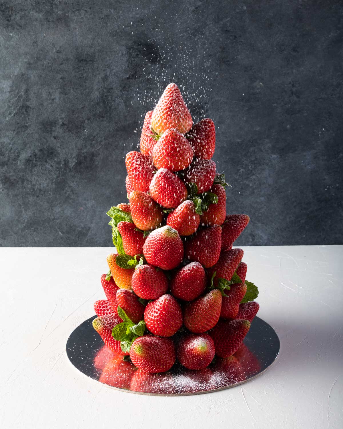 Berry Christmas Tree by NJDChocolate & ConfectioneryYOUR GIFT CONTAINS Impress your guests at your next Christmas party with this Strawberry Christmas Tree. Content: Approx 50pcs fresh, juicy strawberries, mint leaves, dusted with powdered sugar Box dimen