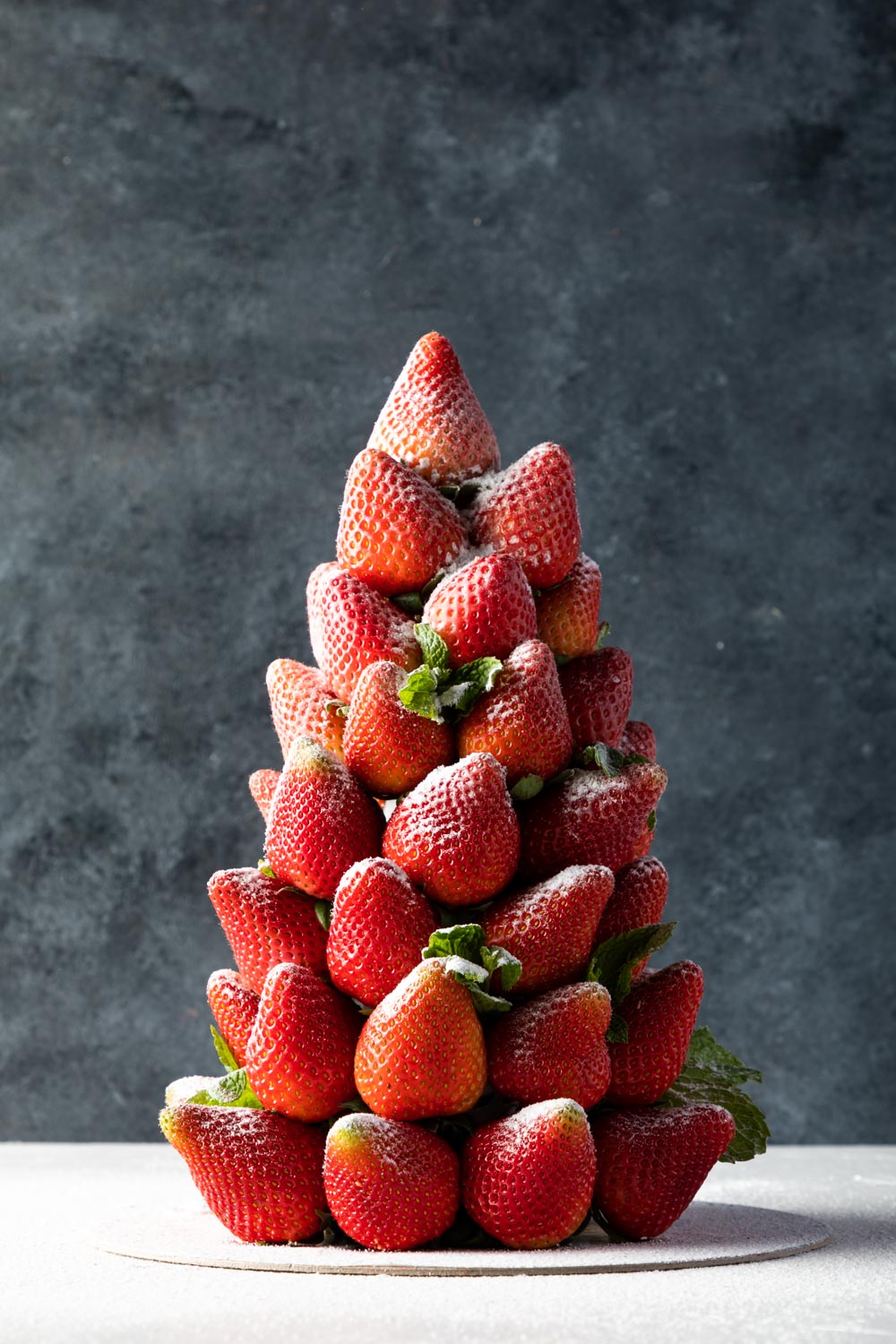 Berry Christmas Tree by NJDChocolate & ConfectioneryYOUR GIFT CONTAINS Impress your guests at your next Christmas party with this Strawberry Christmas Tree. Content: Approx 50pcs fresh, juicy strawberries, mint leaves, dusted with powdered sugar Box dimen