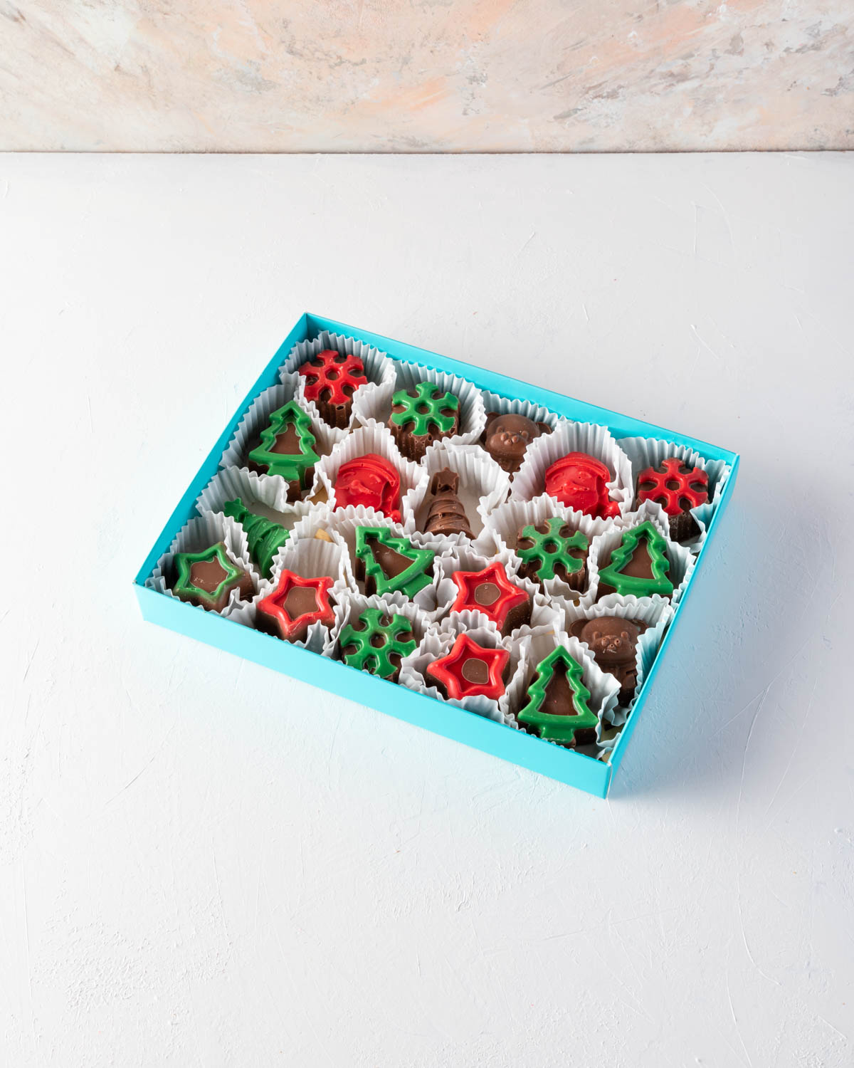 Xmas treat box by NJDChocolate & ConfectioneryYOUR GIFT CONTAINS 20pcs chunky assorted chocolates in Xmas theme shapes such as mini Christmas tree, Snowflakes, Father Christmas and Stars made with Milk and color chocolates - box weight approx 600gms Flavo