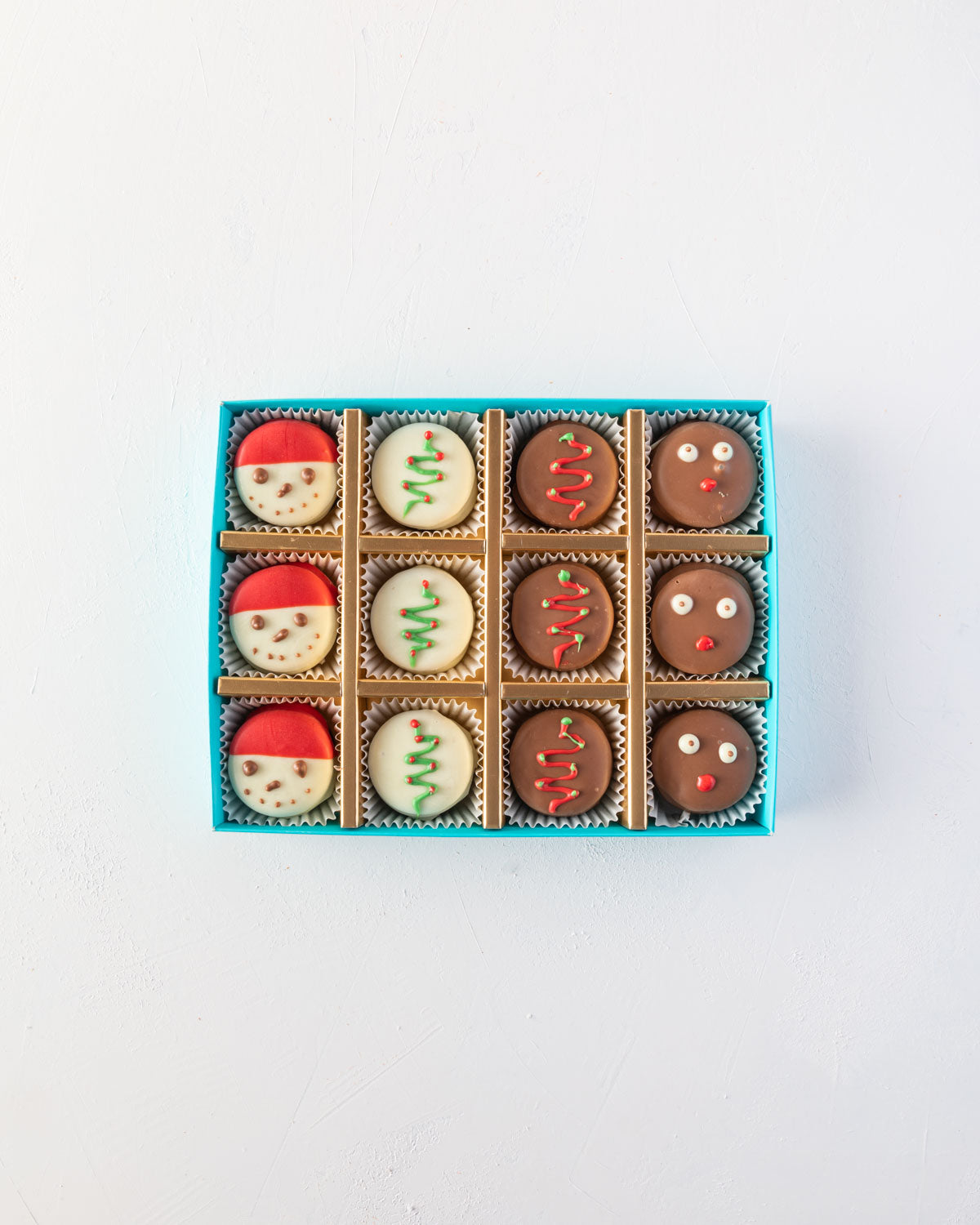 Chocolaty Xmassy Oreos by NJDChocolate & ConfectioneryYOUR GIFT CONTAINS 12pcs Chocolate covered oreo sandwitched hand designed in fun Christmas theme Flavors: Oreo cookies and pure Belgian chocolate Box dimensions: LxBxH: 24x18.5x3.5cm HANDLING AND STORA