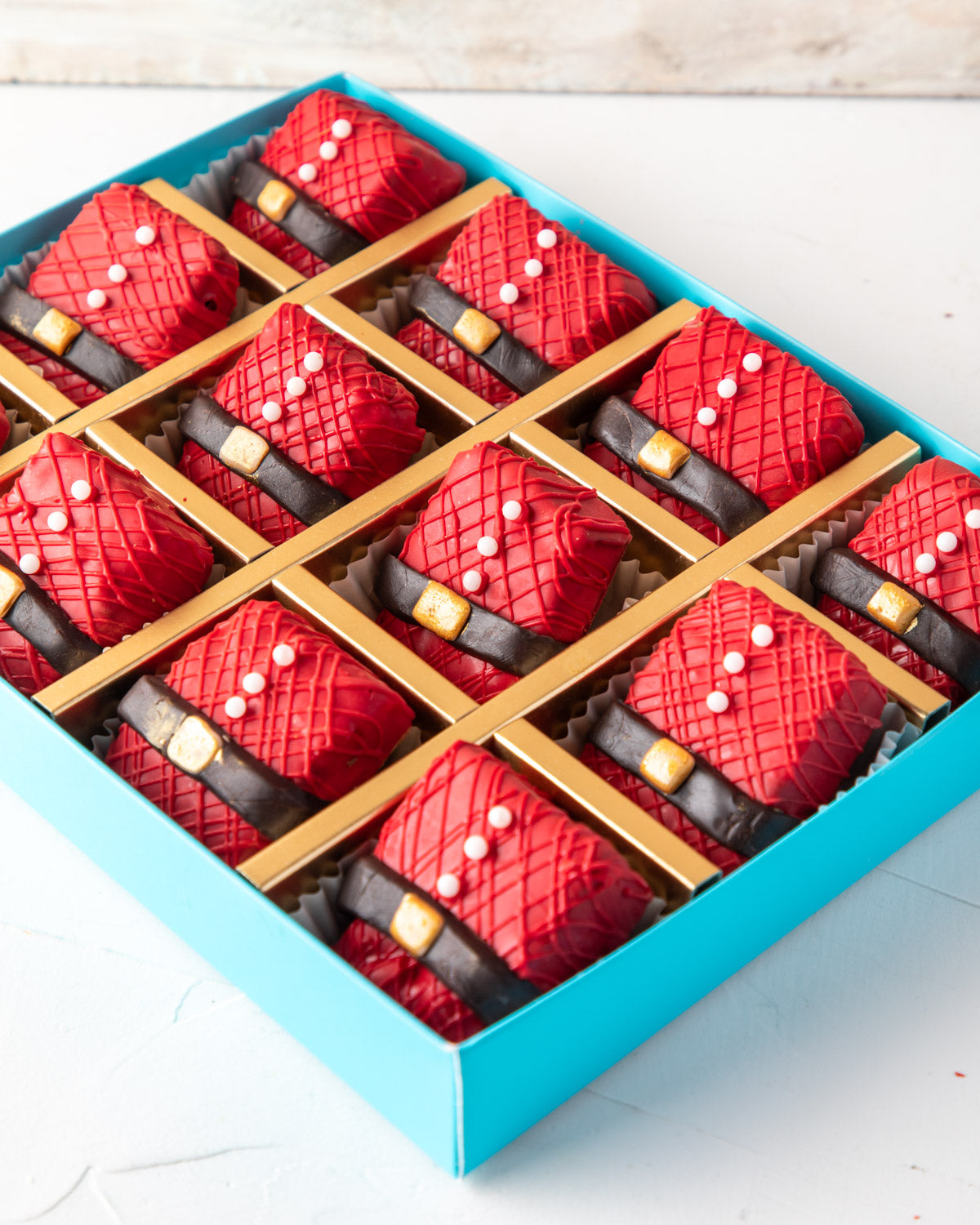 Santa 's Favorite Rice Krispies by NJDChocolate & ConfectioneryYour Gift Contains: • 12 pieces Santa Clause Rice Krispies treat designed in Colored and dark chocolate Box Size: LxBxH: 24x18x4cm HANDLING AND STORAGE Keep away from direct heat and sunlight